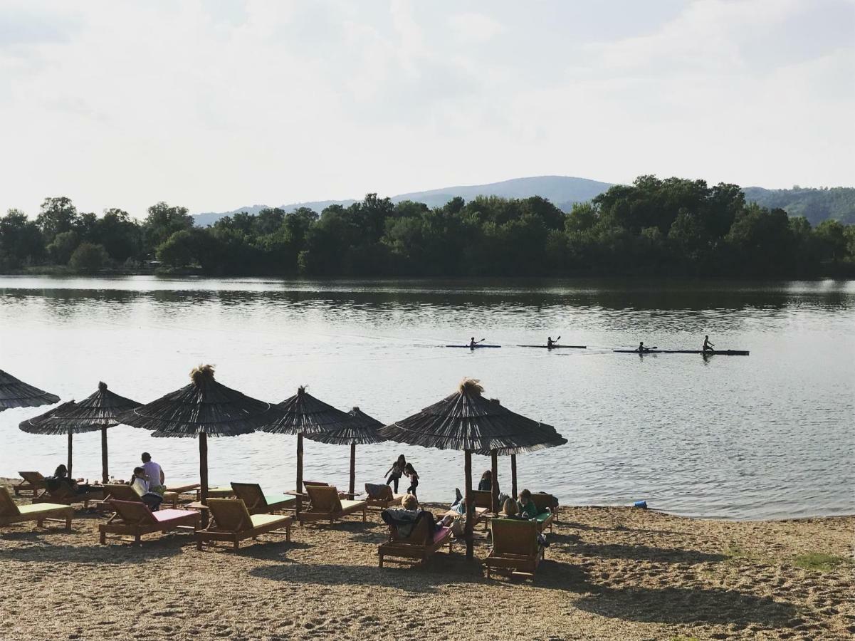 Sobe Srebrno Jezero Aparthotel Veliko Gradiste Exterior photo